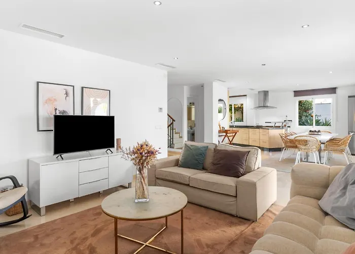 Villa Spacious And Elegant V214