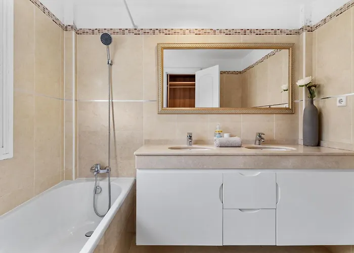 Villa Spacious And Elegant V214