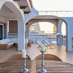 Spacious And Elegant V214 *