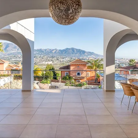 Spacious And Elegant V214