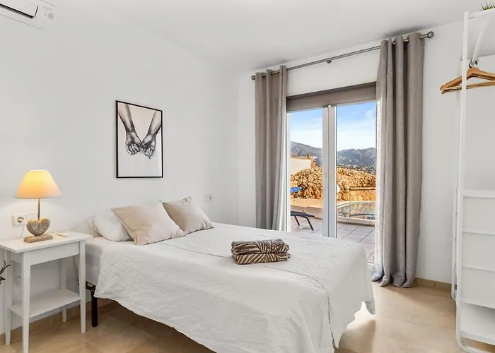 Spacious And Elegant V214